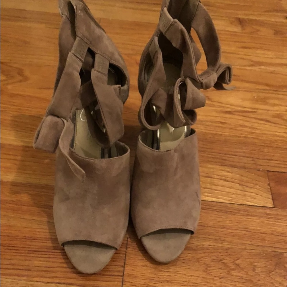 Jessica Simpson tan suede heels, size 8